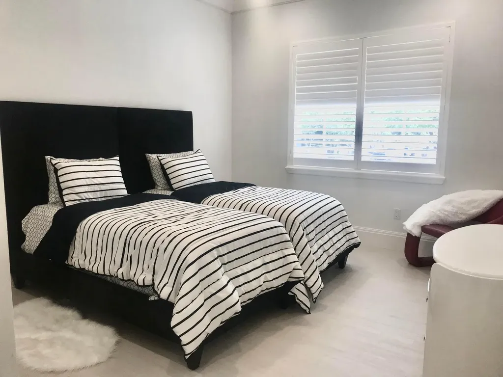 951 NE 2nd Terrace Boca Raton FL 33432