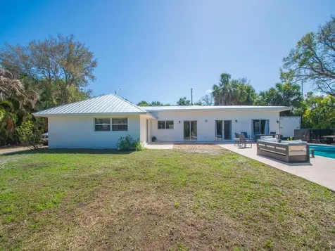 527 E Causeway Boulevard Vero Beach FL 32963