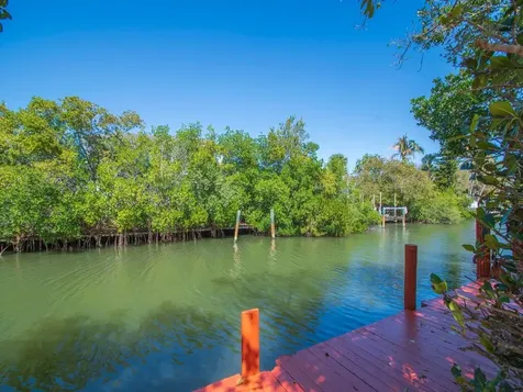 527 E Causeway Boulevard Vero Beach FL 32963