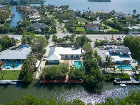 527 E Causeway Boulevard Vero Beach FL 32963