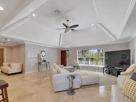 527 E Causeway Boulevard Vero Beach FL 32963