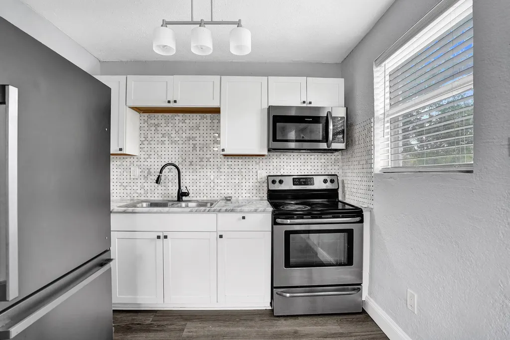 2261 NW 2nd Street Pompano Beach FL 33069