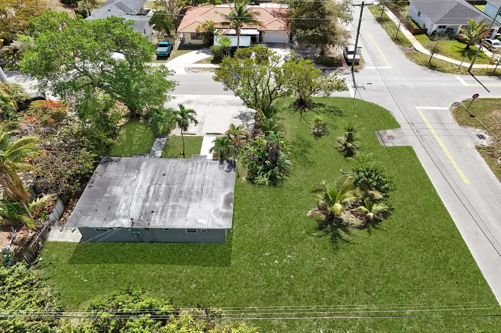 2261 NW 2nd Street Pompano Beach FL 33069