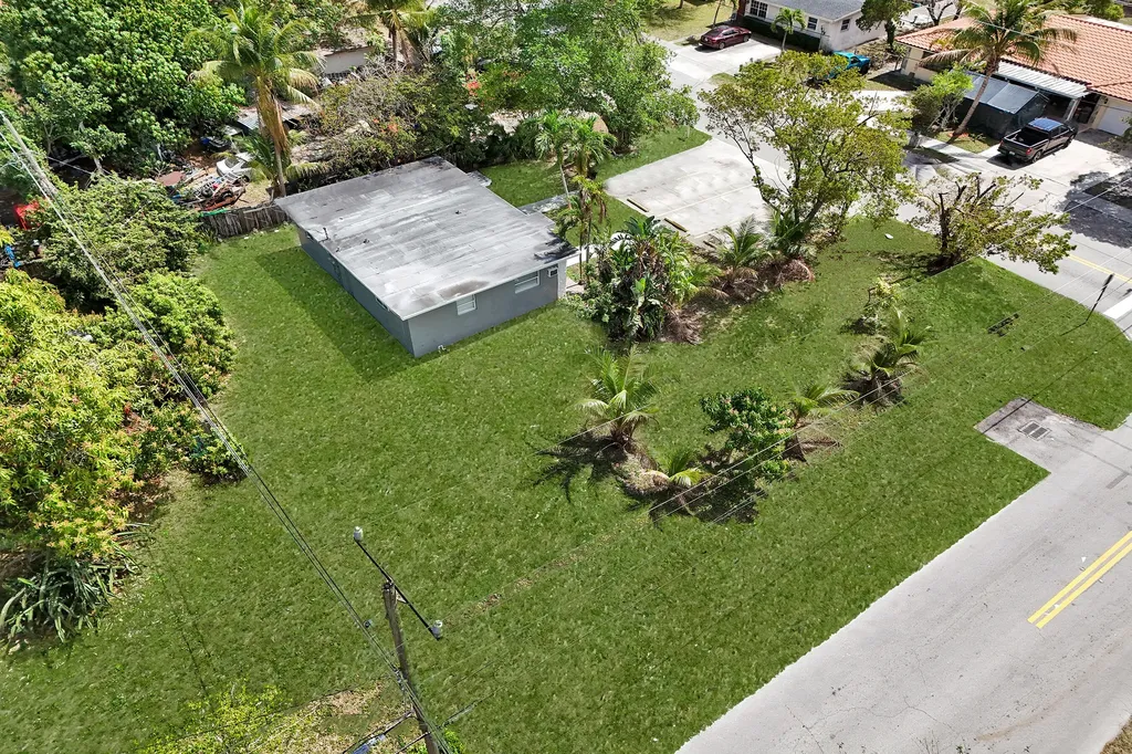 2261 NW 2nd Street Pompano Beach FL 33069