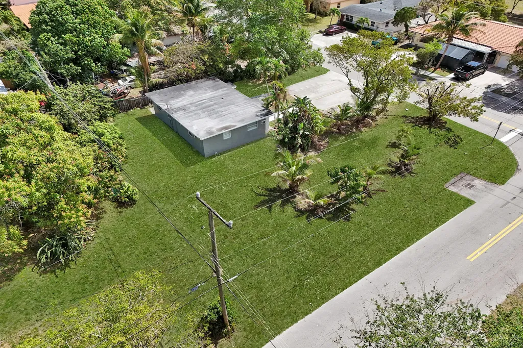 2261 NW 2nd Street Pompano Beach FL 33069
