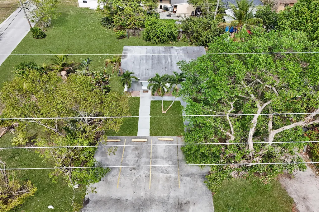 2261 NW 2nd Street Pompano Beach FL 33069