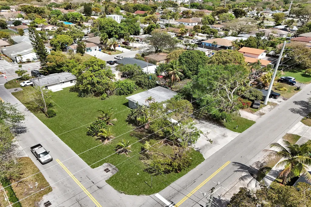 2261 NW 2nd Street Pompano Beach FL 33069