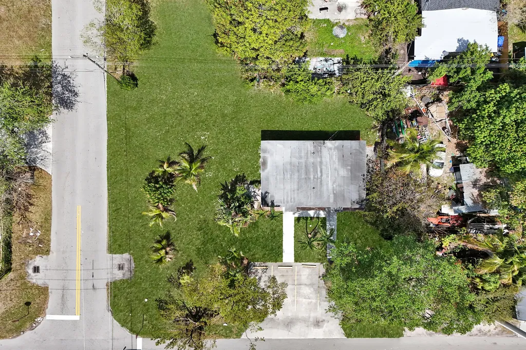 2261 NW 2nd Street Pompano Beach FL 33069