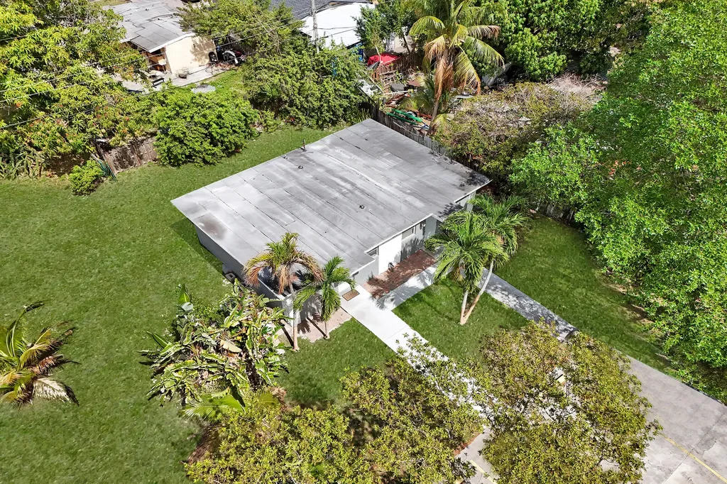2261 NW 2nd Street Pompano Beach FL 33069