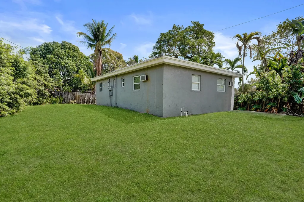 2261 NW 2nd Street Pompano Beach FL 33069