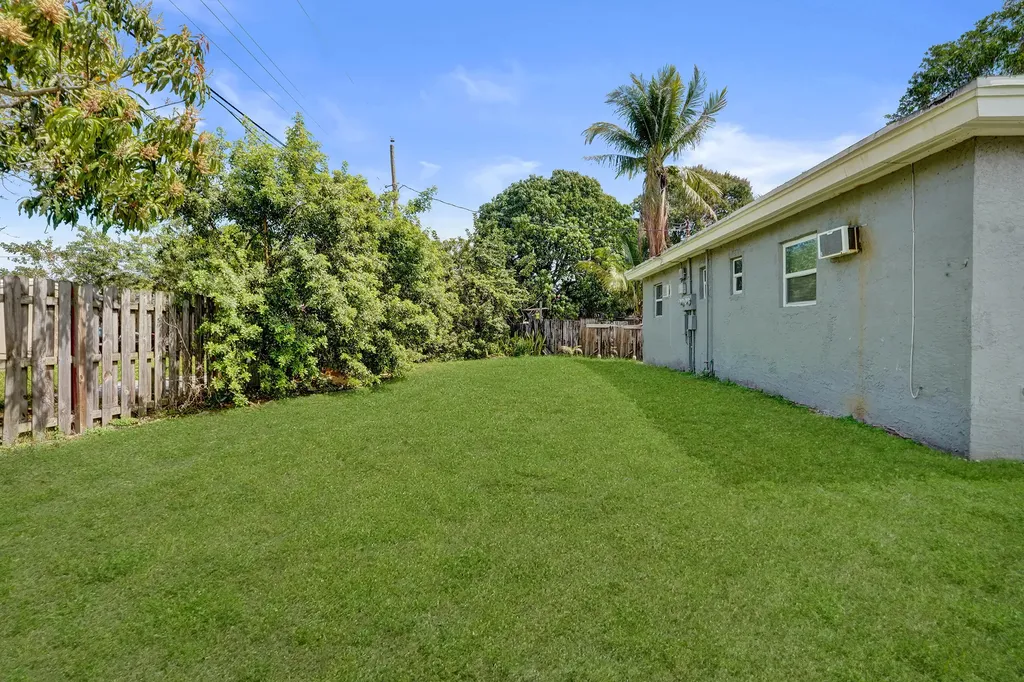 2261 NW 2nd Street Pompano Beach FL 33069