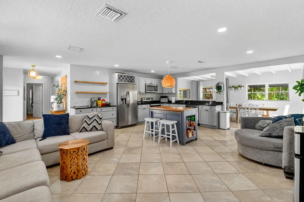320 Riverdale Road Palm Springs FL 33461