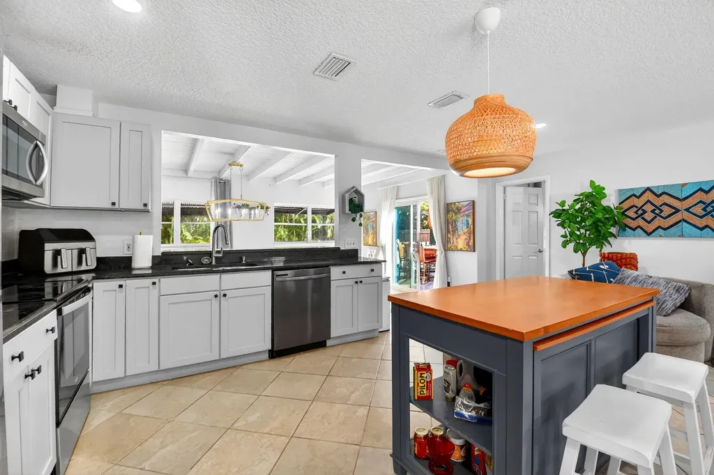 320 Riverdale Road Palm Springs FL 33461