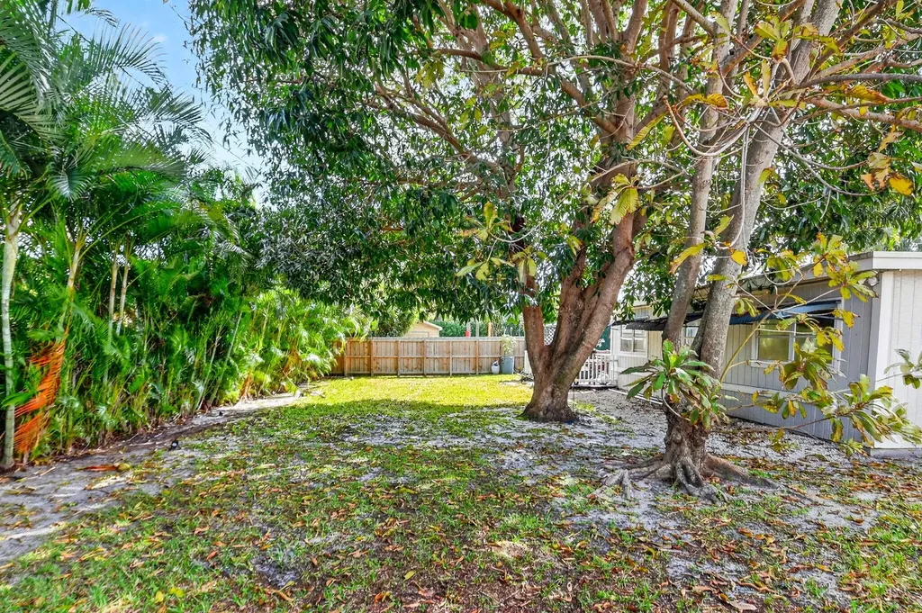 320 Riverdale Road Palm Springs FL 33461