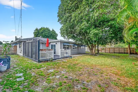 320 Riverdale Road Palm Springs FL 33461