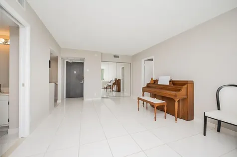 20335 W Country Club Drive Aventura FL 33180
