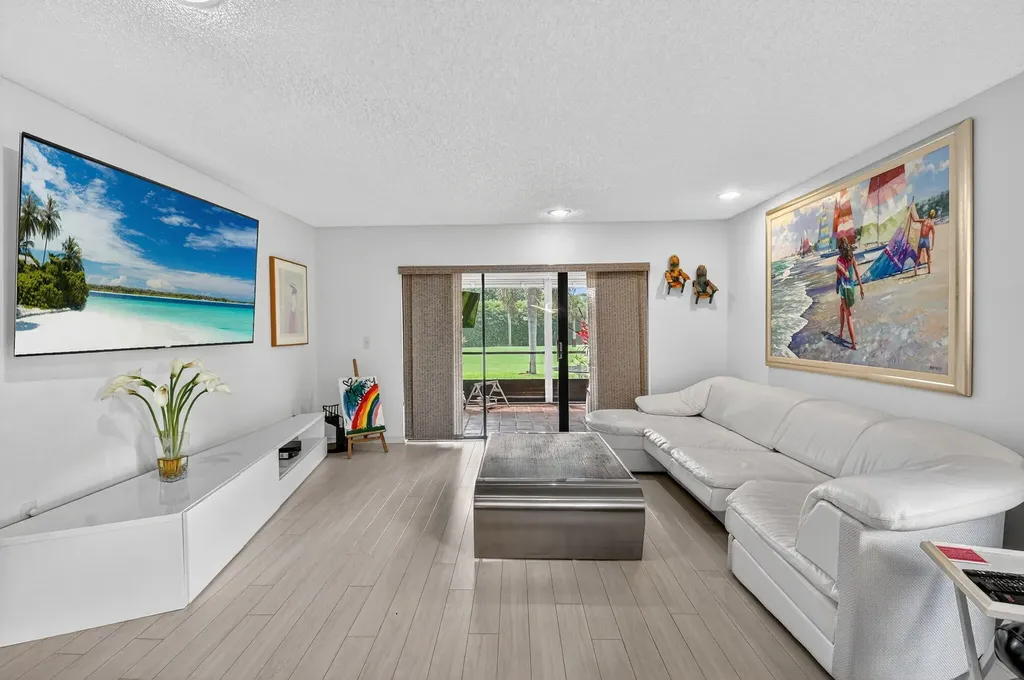 8 Stratford Drive E Boynton Beach FL 33436