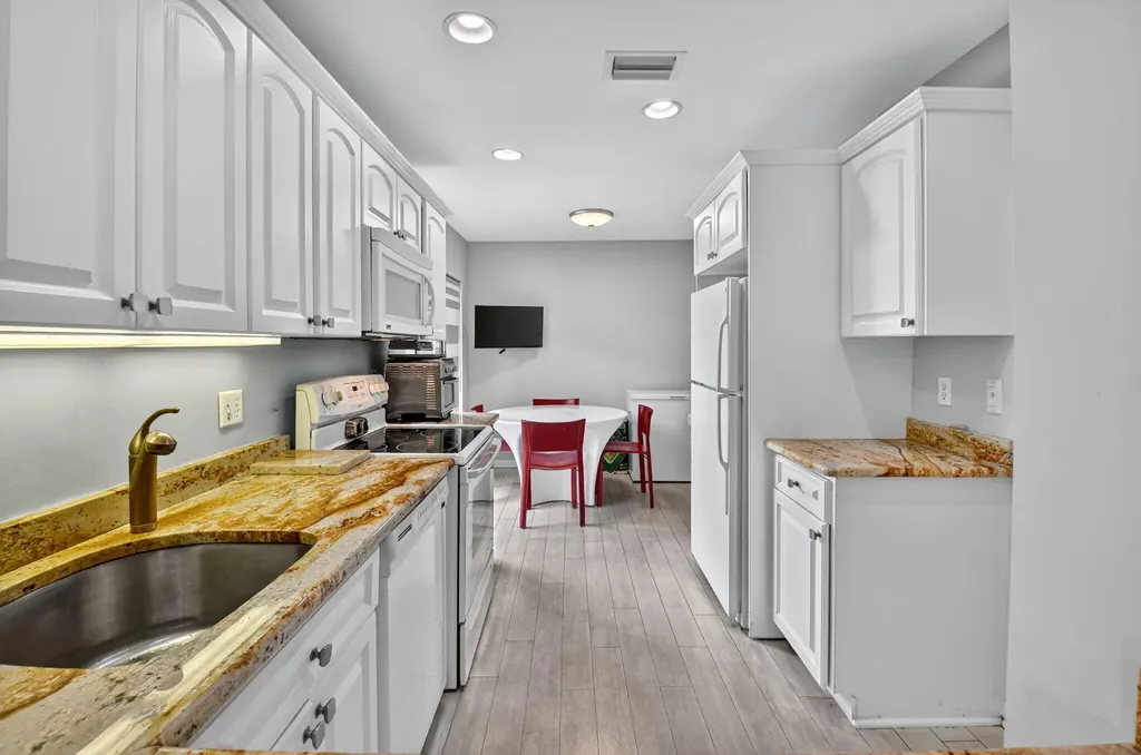 8 Stratford Drive E Boynton Beach FL 33436