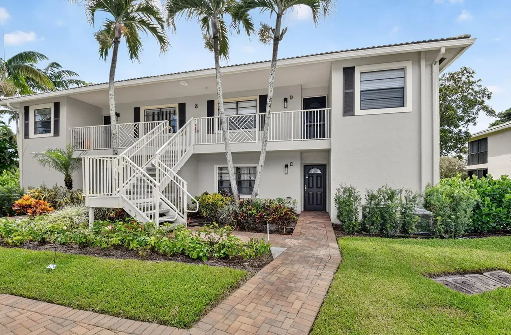 8 Stratford Drive E Boynton Beach FL 33436
