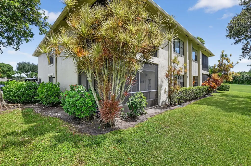 8 Stratford Drive E Boynton Beach FL 33436