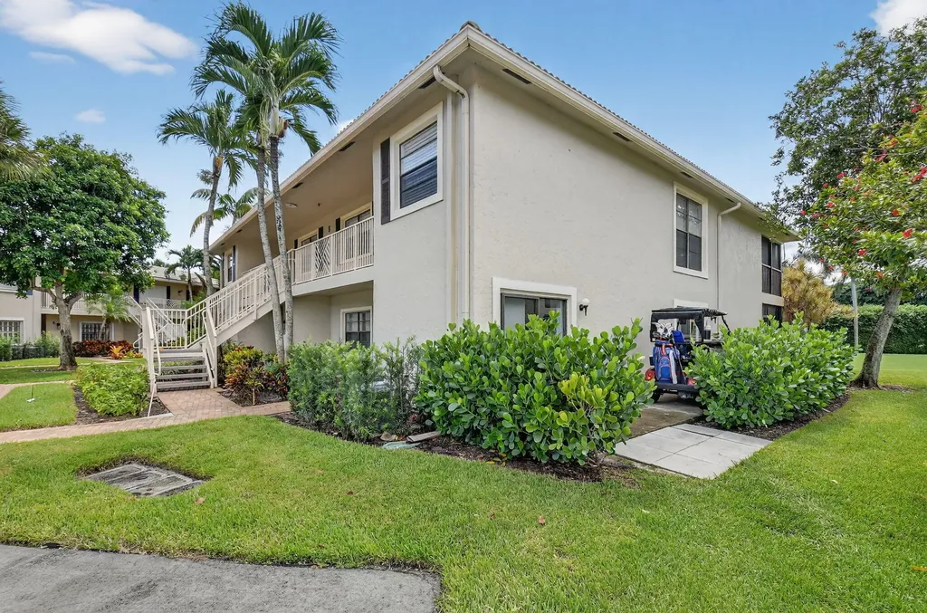 8 Stratford Drive E Boynton Beach FL 33436
