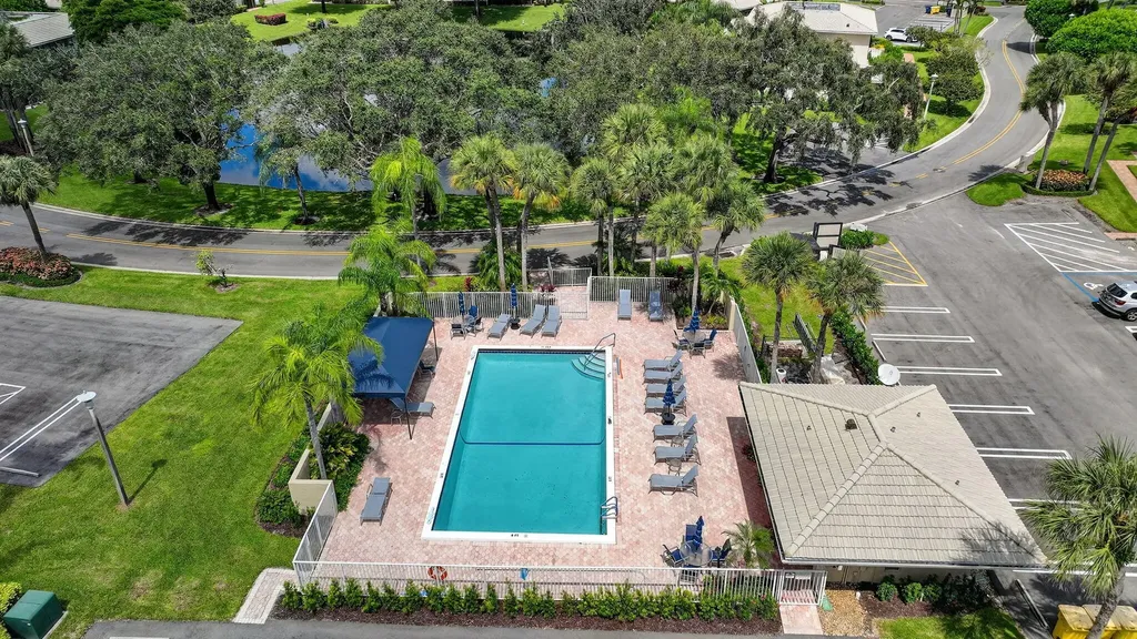 8 Stratford Drive E Boynton Beach FL 33436