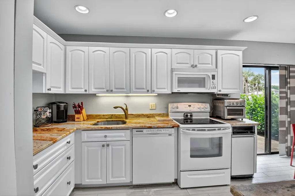 8 Stratford Drive E Boynton Beach FL 33436