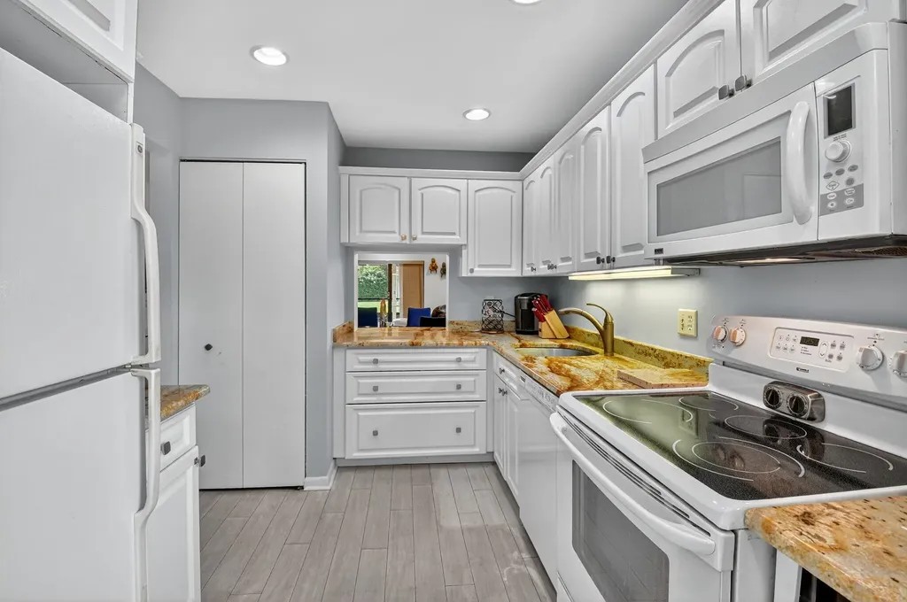 8 Stratford Drive E Boynton Beach FL 33436