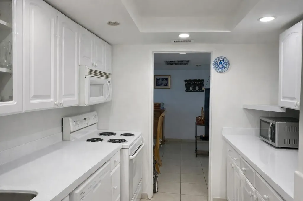 5401 Collins Avenue Miami Beach FL 33140