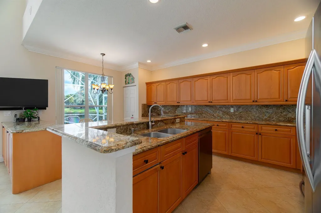 6005 Newport Village Way Lake Worth FL 33463