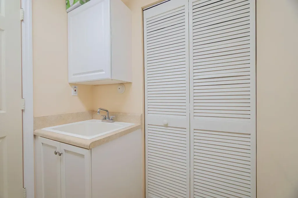 6005 Newport Village Way Lake Worth FL 33463