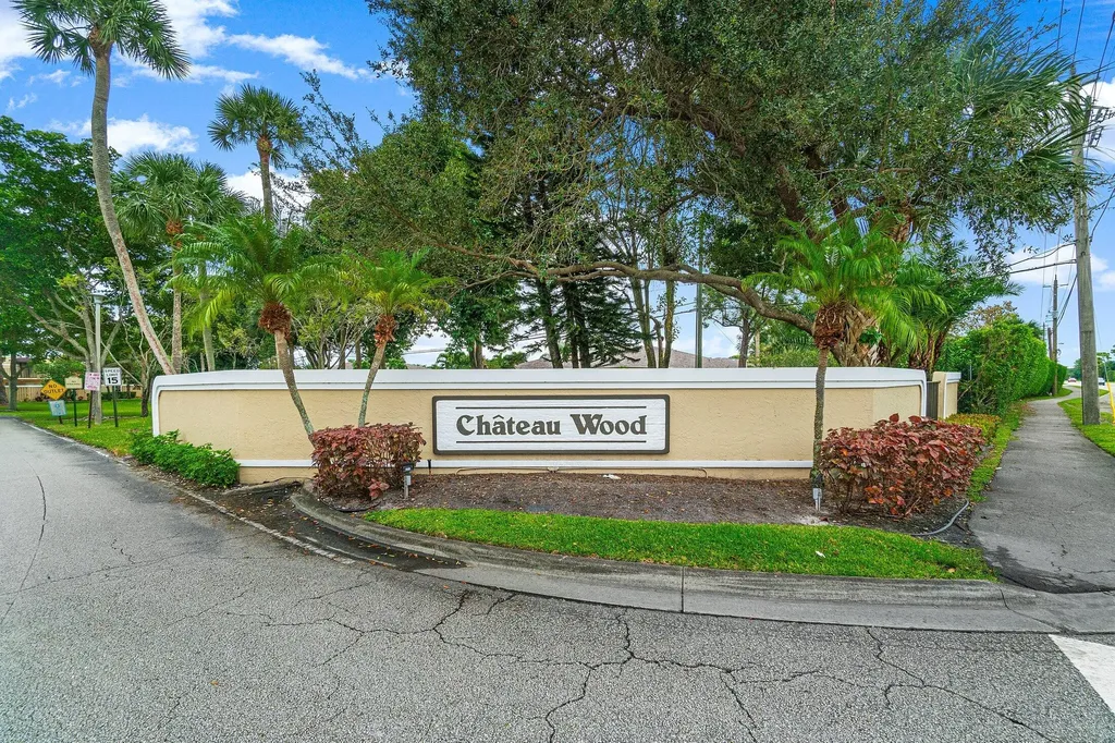 3900 Village Drive Delray Beach FL 33445