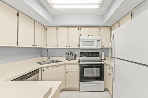3900 Village Drive Delray Beach FL 33445