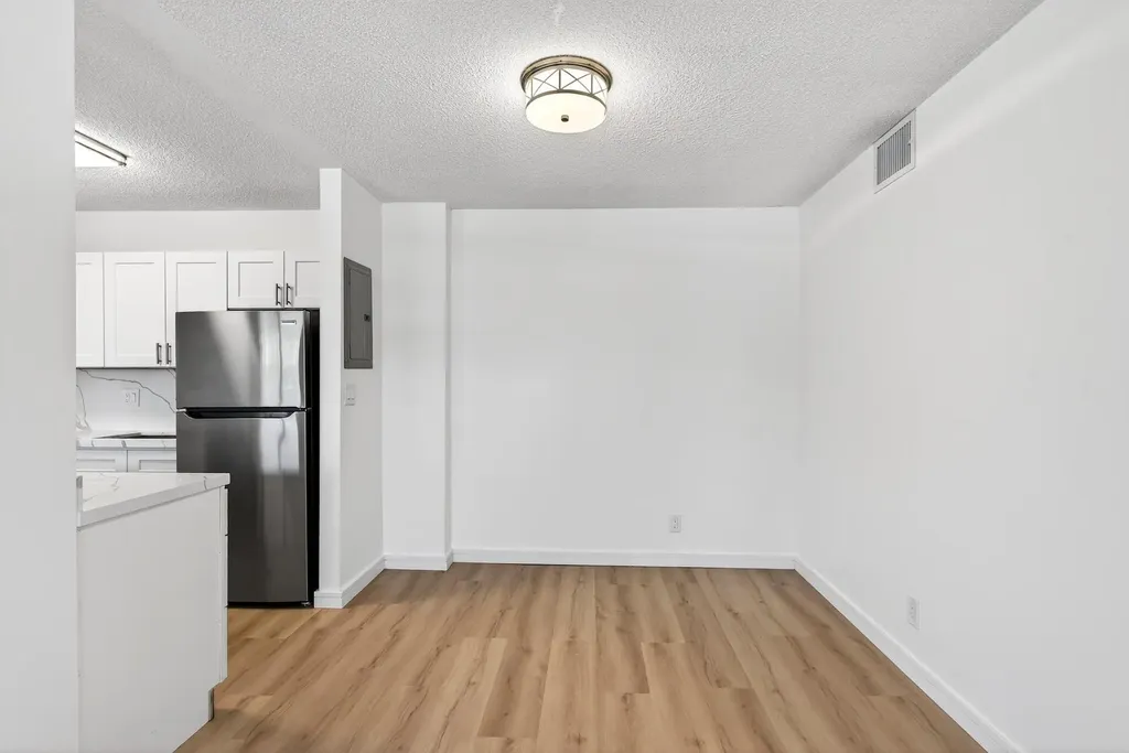 2555 NE 11th Street Fort Lauderdale FL 33304