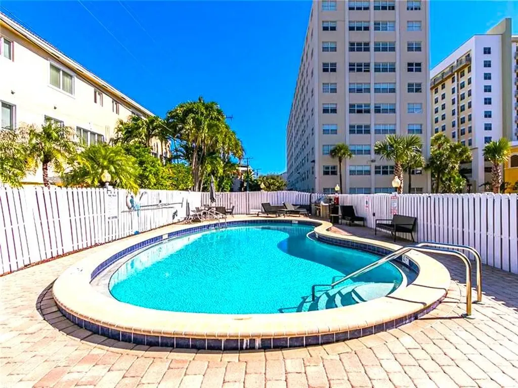 2555 NE 11th Street Fort Lauderdale FL 33304