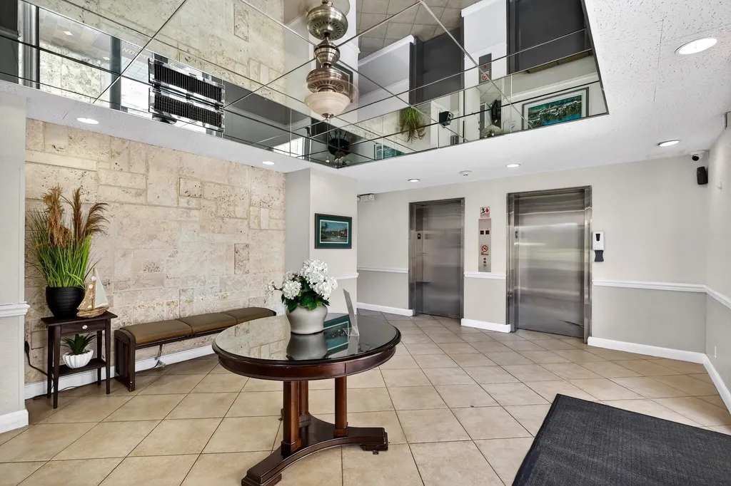 2555 NE 11th Street Fort Lauderdale FL 33304