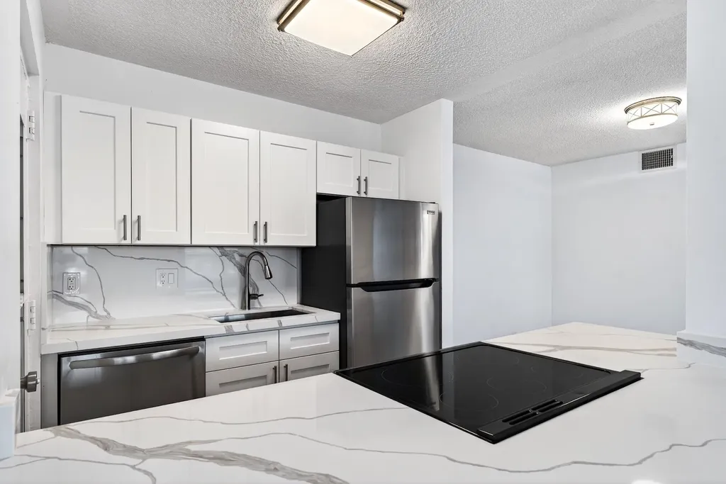 2555 NE 11th Street Fort Lauderdale FL 33304