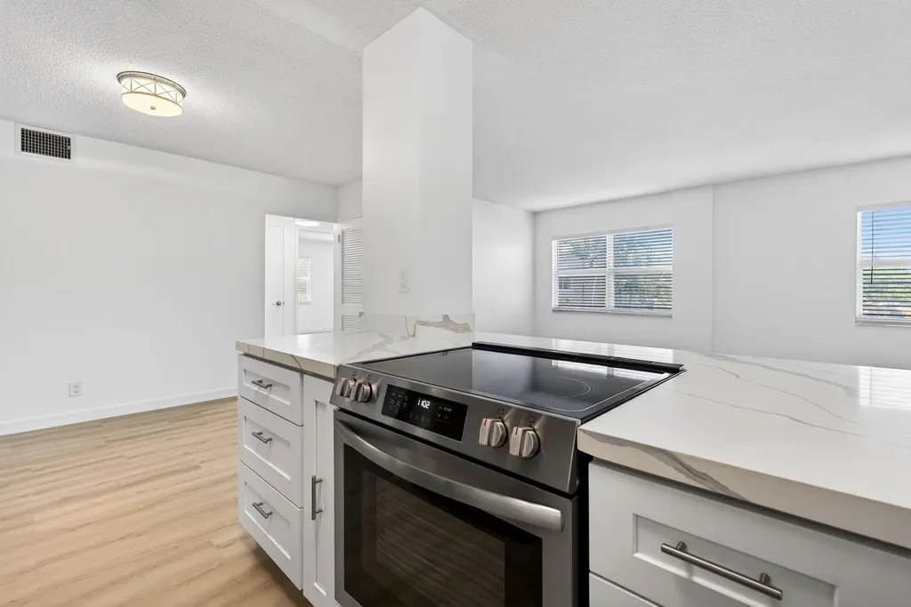 2555 NE 11th Street Fort Lauderdale FL 33304