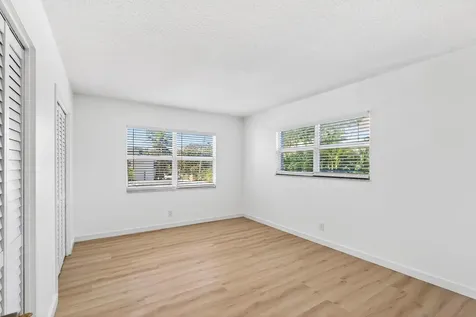 2555 NE 11th Street Fort Lauderdale FL 33304