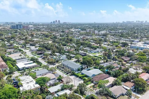 1482 NE 34th Street Oakland Park FL 33334