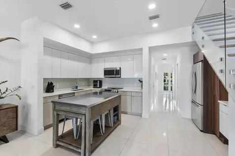 1482 NE 34th Street Oakland Park FL 33334