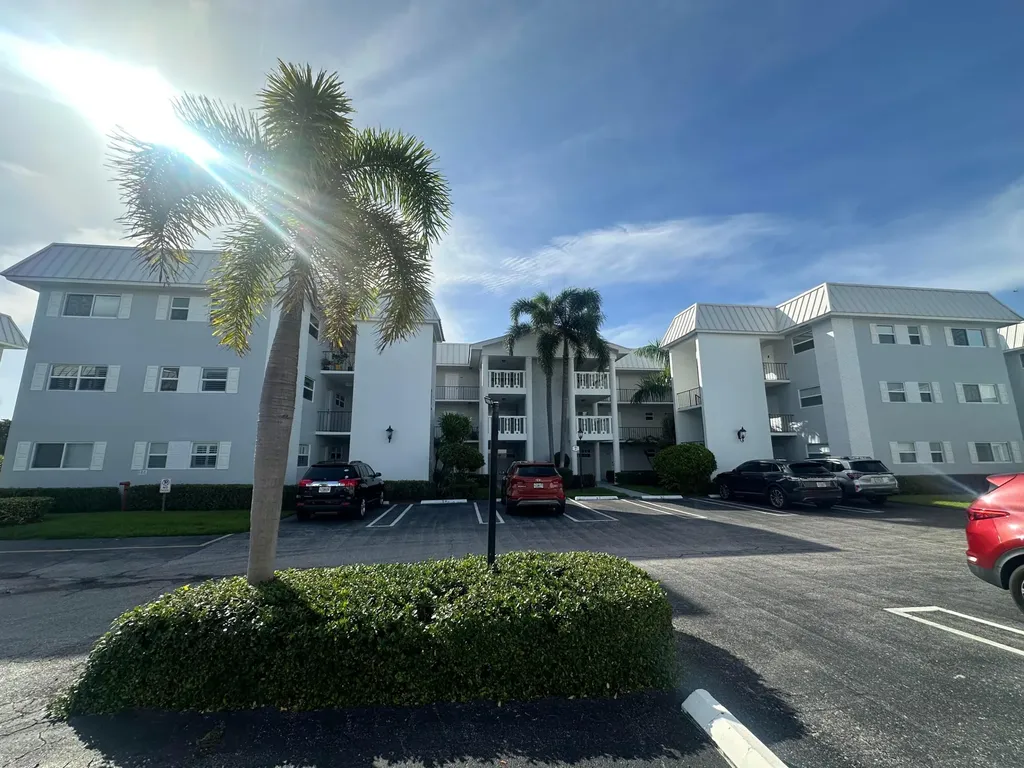 7 Colonial Club Drive Boynton Beach FL 33435