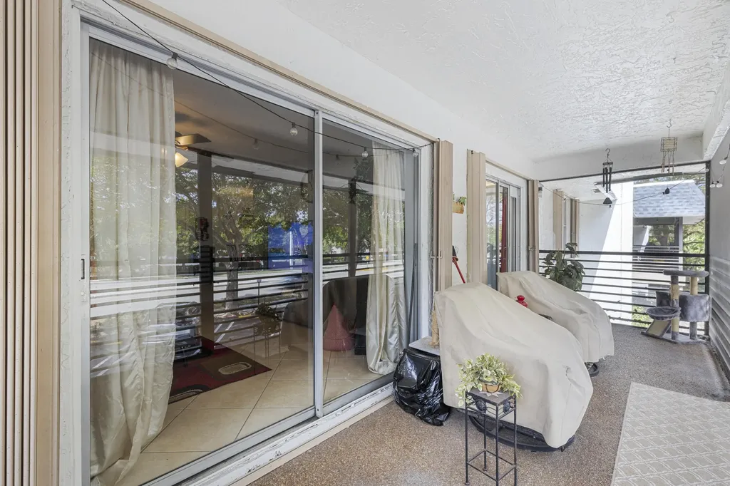 2820 Riverside Drive Coral Springs FL 33065