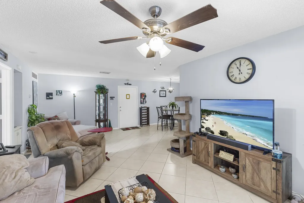 2820 Riverside Drive Coral Springs FL 33065