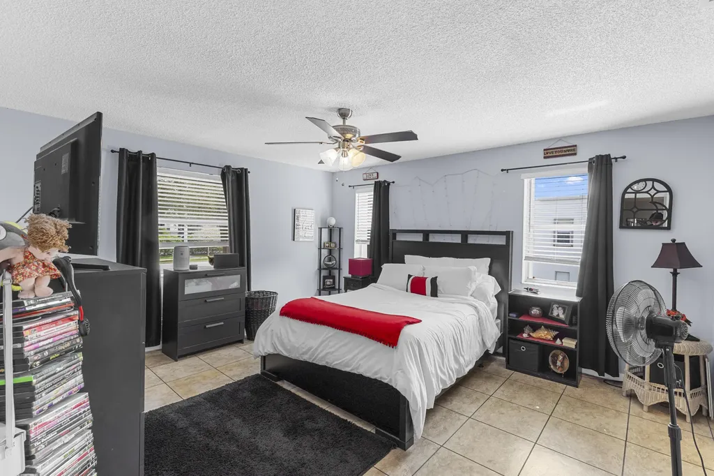 2820 Riverside Drive Coral Springs FL 33065