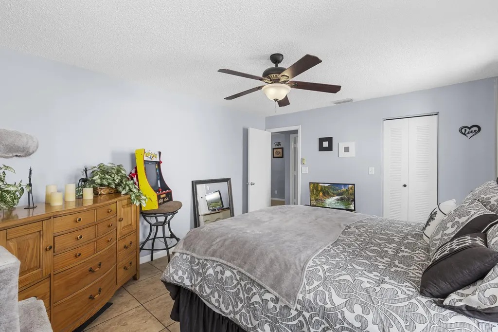 2820 Riverside Drive Coral Springs FL 33065