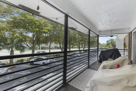 2820 Riverside Drive Coral Springs FL 33065