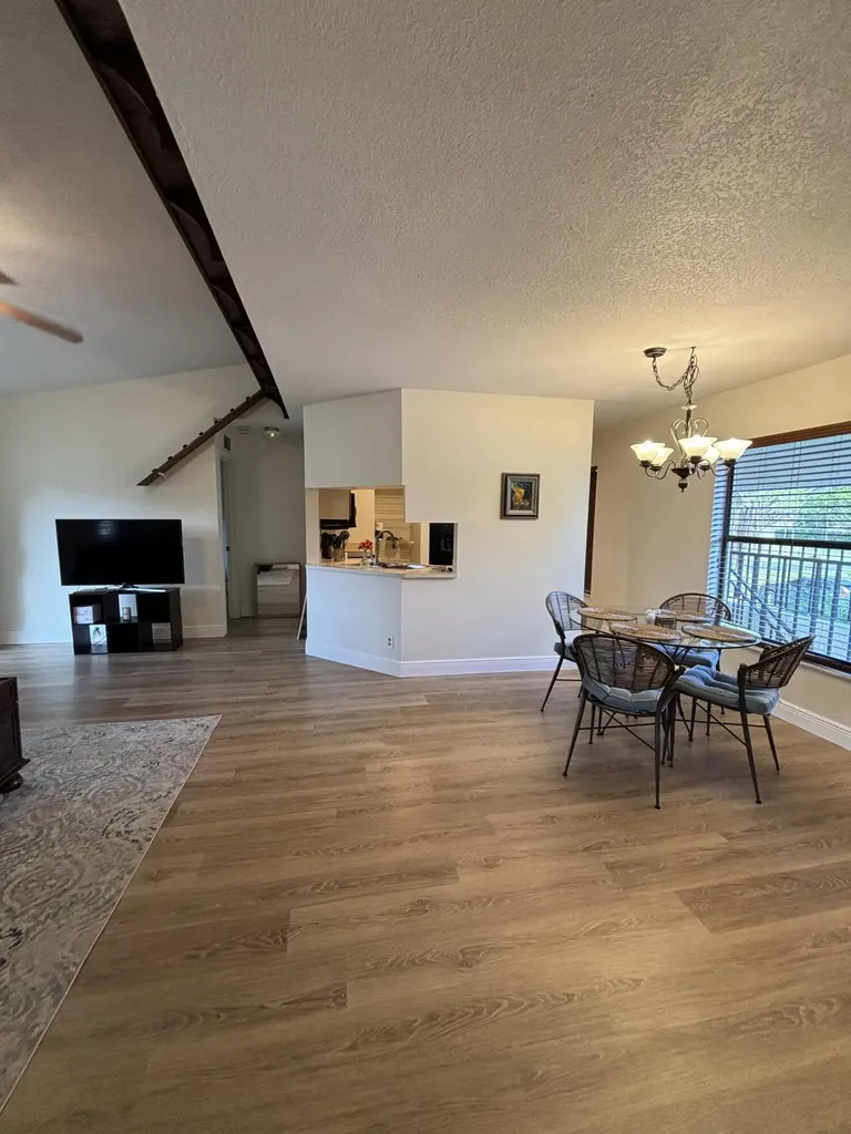 3 Vía De Casas Sur Boynton Beach FL 33426