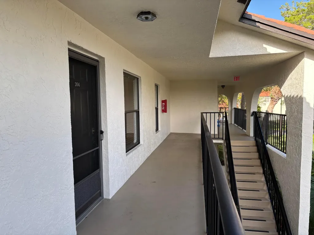 3 Vía De Casas Sur Boynton Beach FL 33426