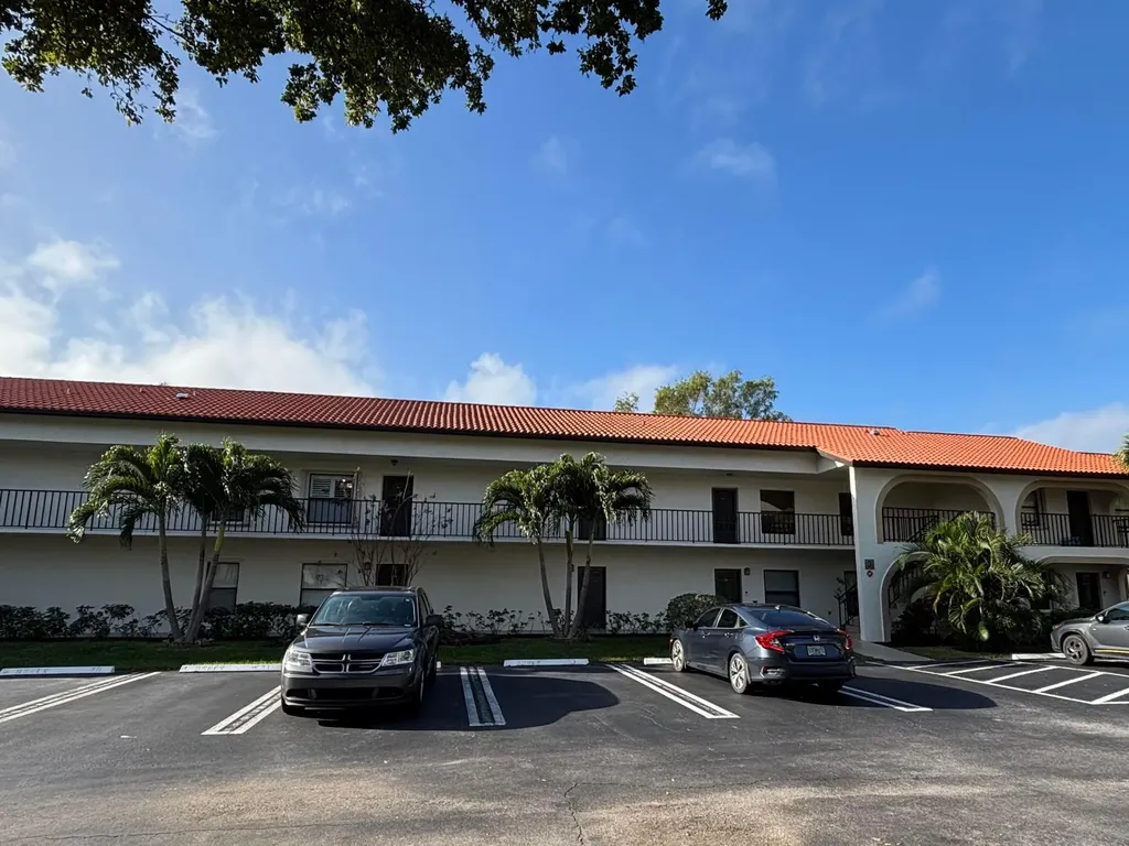 3 Vía De Casas Sur Boynton Beach FL 33426